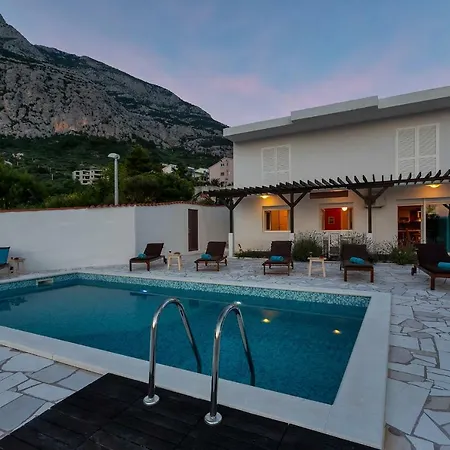 Villa Mediterranean Oasis *