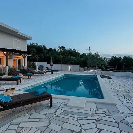 Mediterranean Oasis Makarska