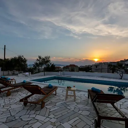 Villa Mediterranean Oasis *