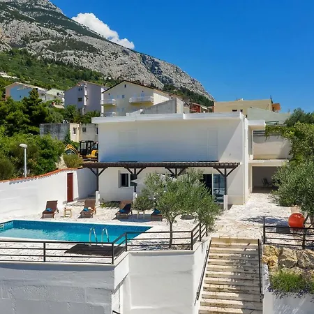 Mediterranean Oasis Villa *